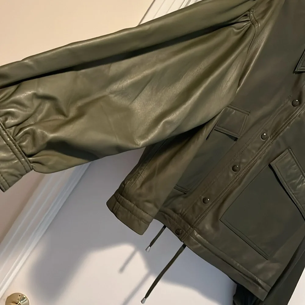 Avec le fils butter soft feminine leather jacket- color is olive drab.  NWT - Picture 6 of 7
